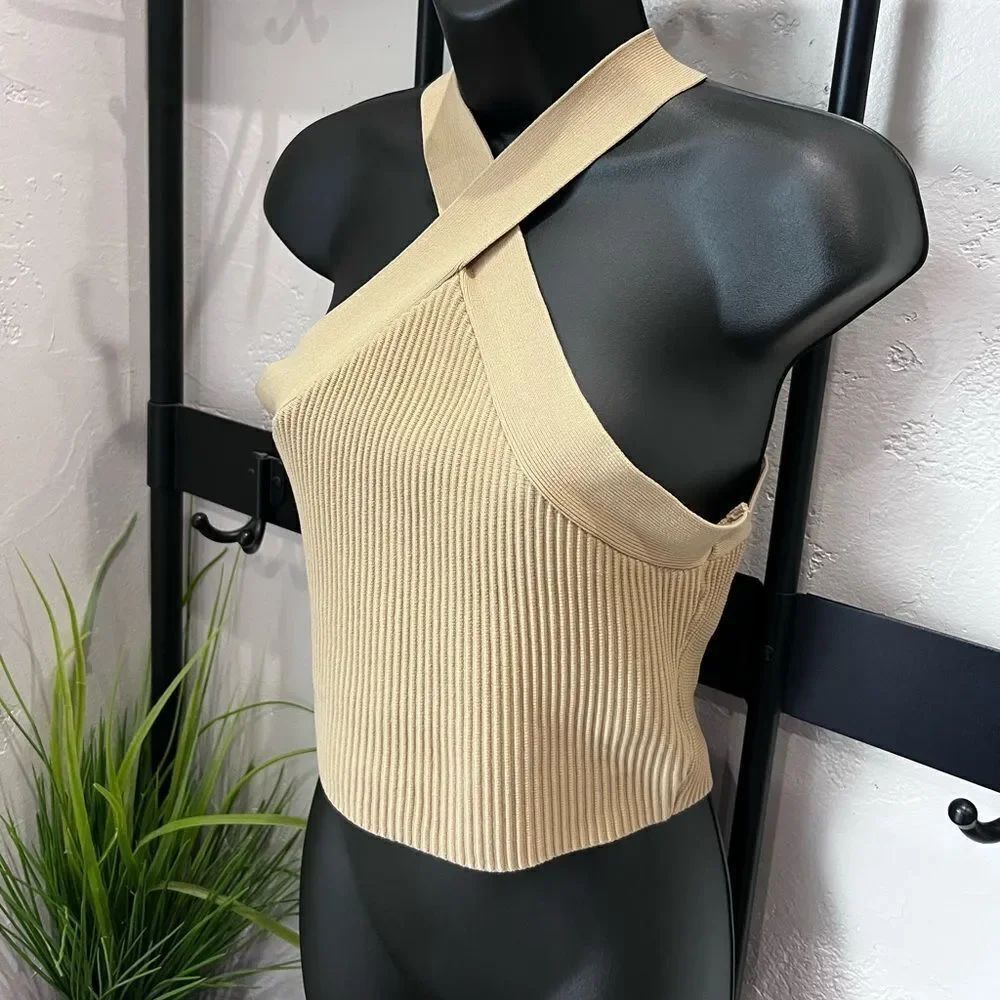 Forever 21 Ribbed Halter Top Size Medium - Picture 5 of 15